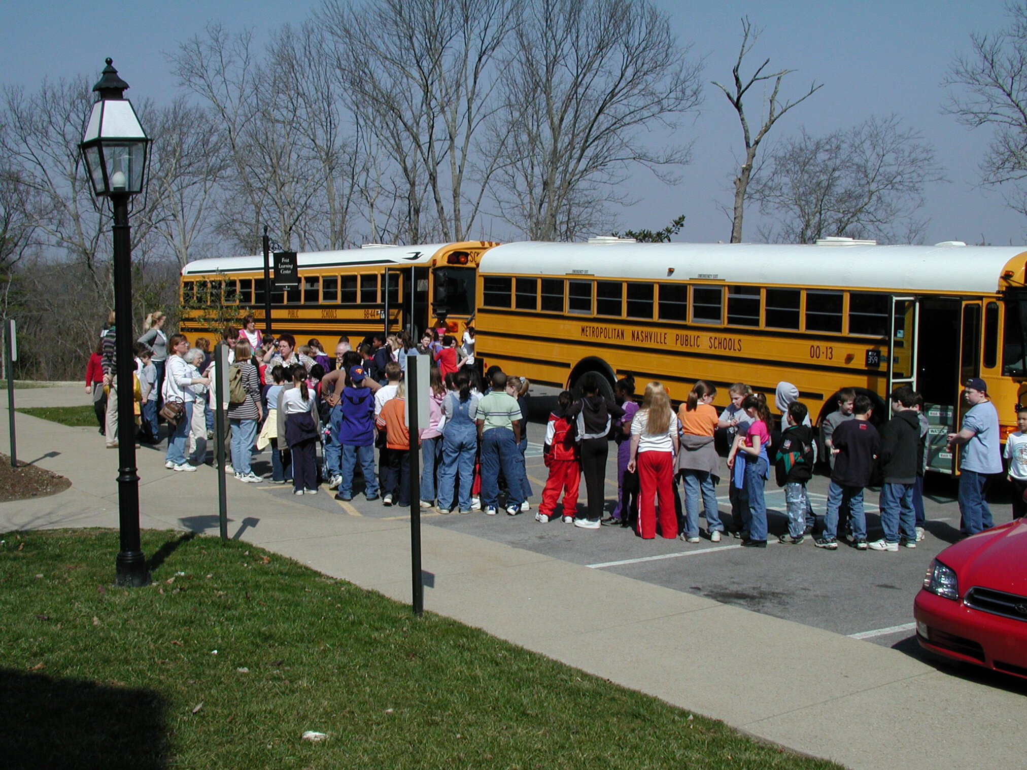2003 1198 School Group with buses.jpg