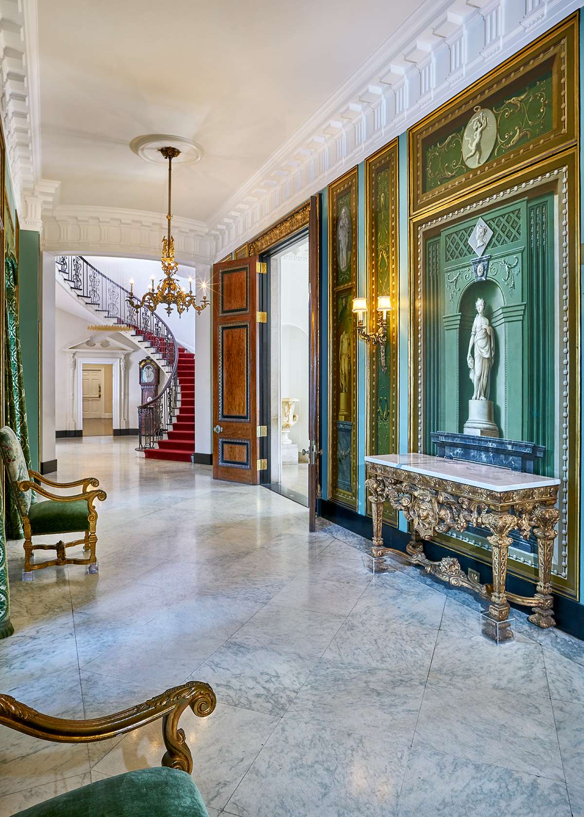 Transverse Hallway and Staircase 03